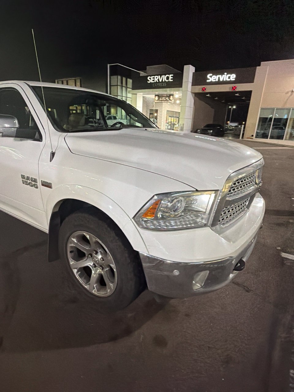 Used 2015 RAM 1500 Laramie w/ Convenience Group AWD/4WD image 9