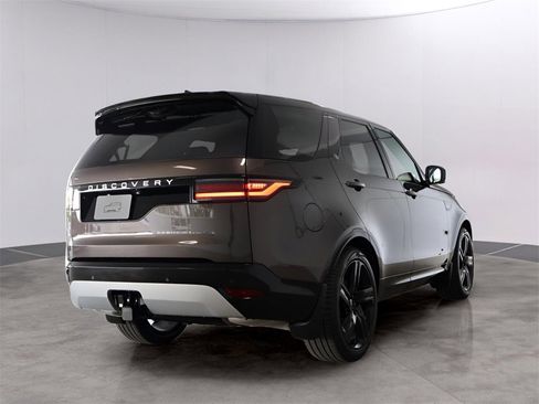 Used 2025 Land Rover Discovery Metropolitan Edition image 13
