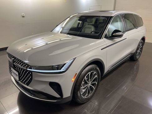 Used 2026 Lincoln Nautilus Premier w/ Equipment Group 102A image 3