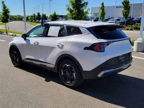 Used 2026 Kia Sportage EX FWD image 3