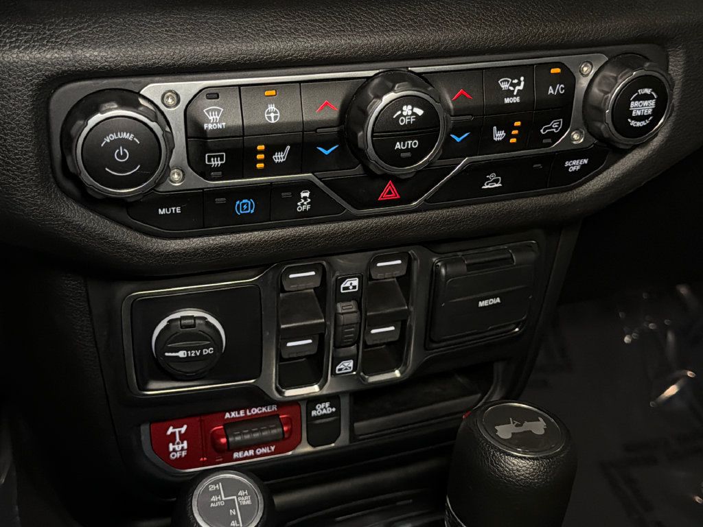 Used 2024 Jeep Wrangler Unlimited AWD/4WD image 31