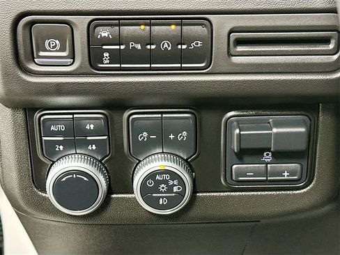 Used 2021 GMC Yukon SLT w/ SLT Luxury Plus Package image 10