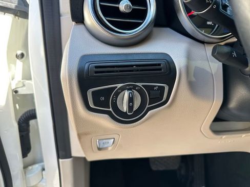 Used 2022 Mercedes-Benz GLC 300 w/ Premium Package Lite image 21