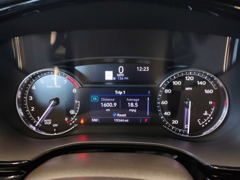 Used 2025 Cadillac XT6 Premium Luxury FWD image 21