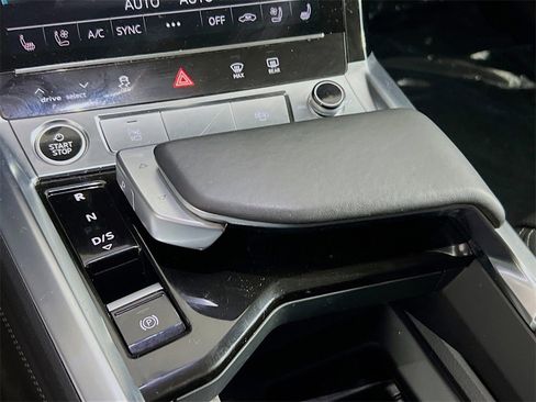 Used 2024 Audi Q8 e-tron Premium Plus image 19