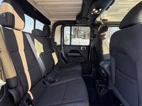 Used 2020 Jeep Gladiator Overland w/ Trailer Tow Package image 13