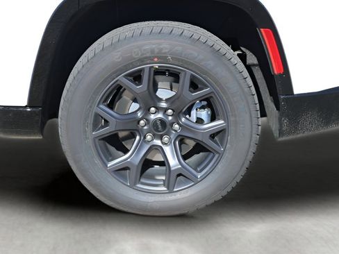 New 2026 Jeep Grand Wagoneer Limited AWD/4WD image 9