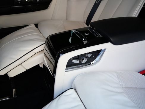Used 2022 Rolls-Royce Phantom Extended Wheelbase w/ The Phantom Package RWD image 26