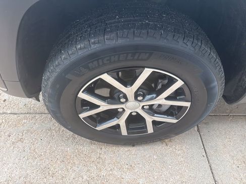 Certified 2023 Jeep Grand Cherokee L Limited image 8