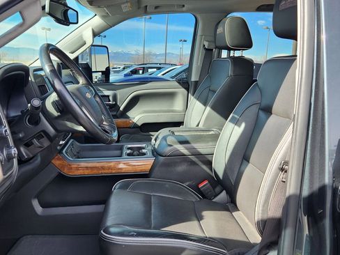 Used 2018 Chevrolet Silverado 2500 High Country w/ Duramax Plus Package image 8