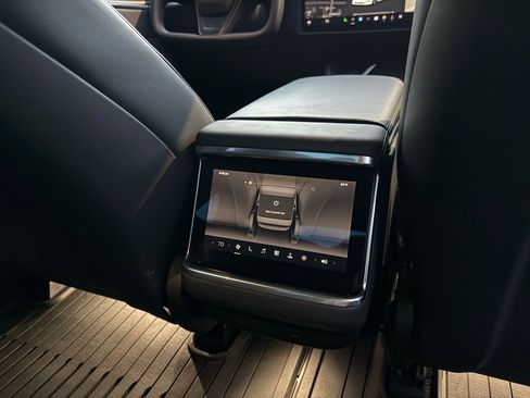 Used 2021 Tesla Model S Plaid image 30