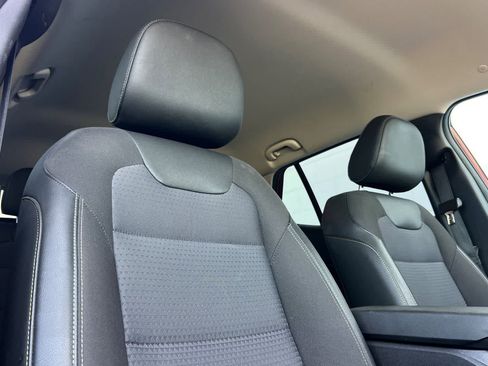 Used 2025 Chevrolet Trax LT FWD image 19