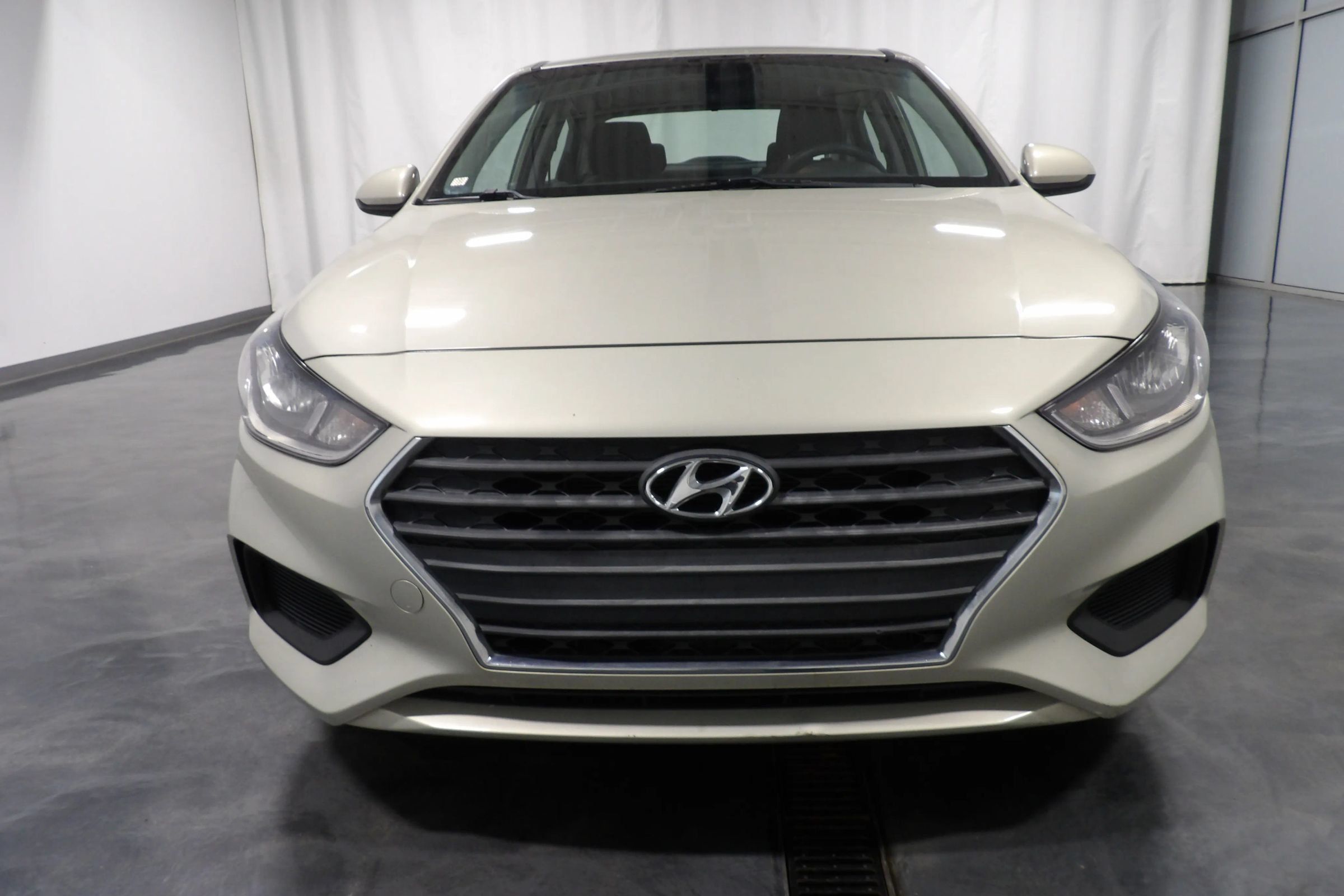 Used 2018 Hyundai Accent SE FWD image 2