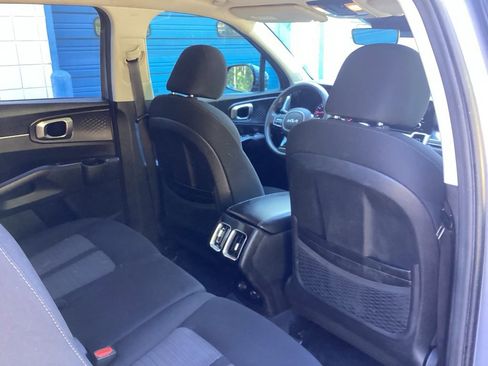 Used 2022 Kia Sorento LX FWD image 37