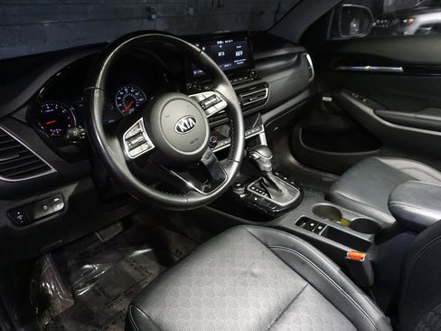 Used 2021 Kia Seltos SX w/ SX Sunroof Package image 11