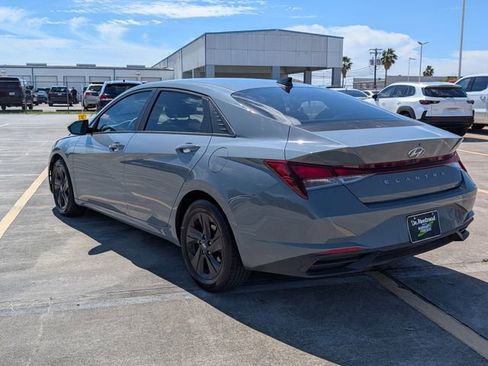 Used 2022 Hyundai Elantra SEL w/ Preferred Accessory Package image 7