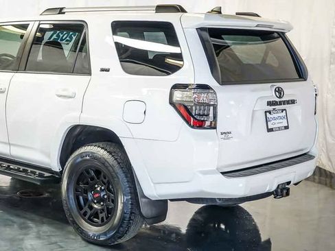 Used 2021 Toyota 4Runner SR5 Premium w/ Moonroof Package AWD/4WD image 10
