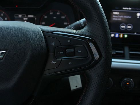 Used 2024 Chevrolet Trax RS image 29