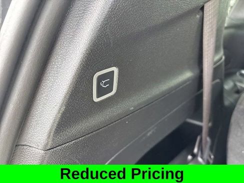 Used 2023 Chrysler Pacifica Touring FWD image 32