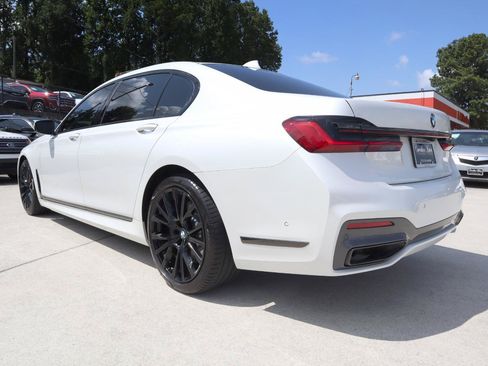 Used 2022 BMW 740i w/ M Sport Package RWD image 4