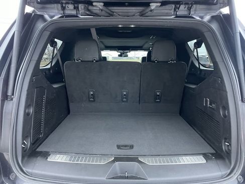 Used 2023 Chevrolet Suburban Z71 w/ Luxury Package image 29