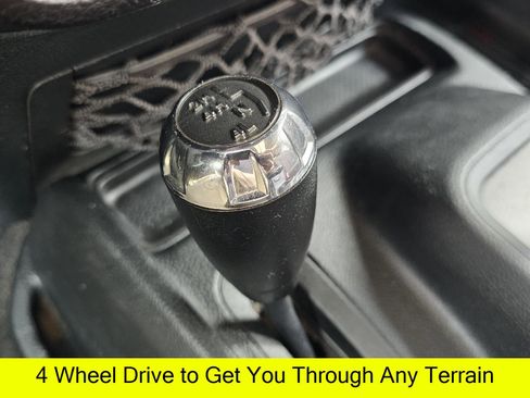 Used 2016 Jeep Wrangler Unlimited Rubicon w/ Connectivity Group image 15