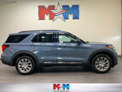 Used 2025 Ford Explorer Active w/ Active Comfort Package image 1