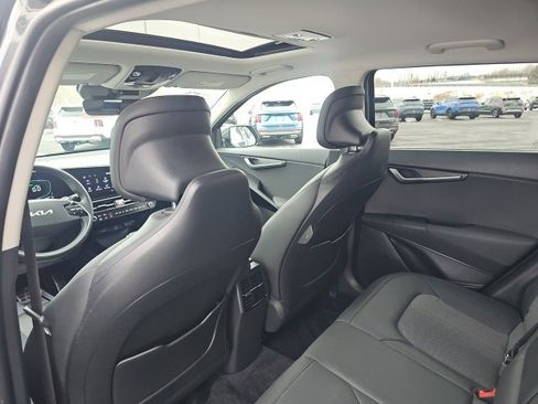 Certified 2024 Kia Niro EX Touring image 34