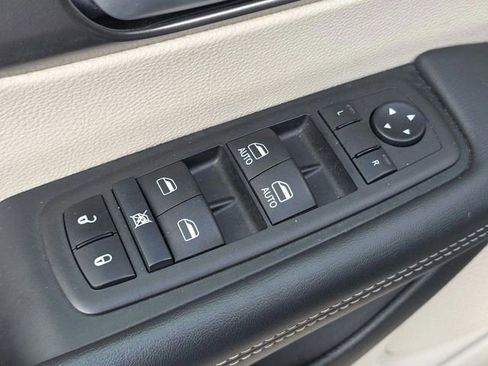 Certified 2024 Chrysler Pacifica Touring-L image 24