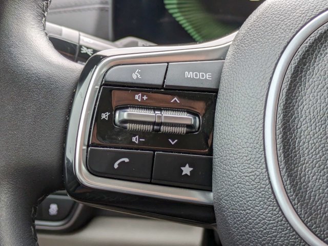 Used 2025 Kia Carnival EX FWD image 27