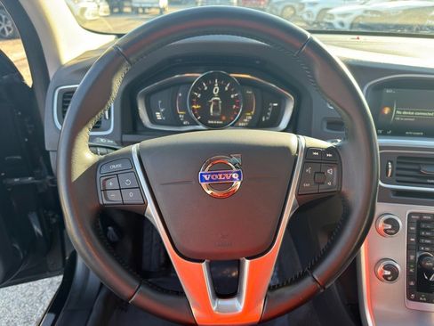 Used 2017 Volvo S60 T5 Inscription image 16