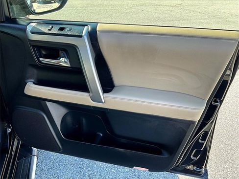 Used 2022 Toyota 4Runner SR5 Premium image 12