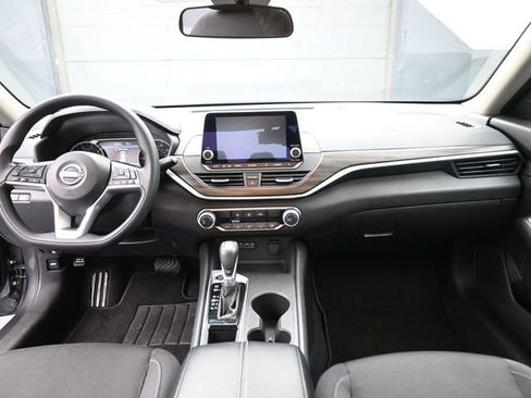 Used 2025 Nissan Altima 2.5 SV image 24