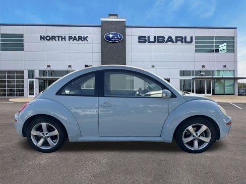 Used 2010 Volkswagen Beetle Coupe FWD image 2