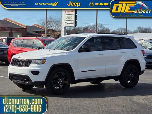 Used 2018 Jeep Grand Cherokee Laredo image 2