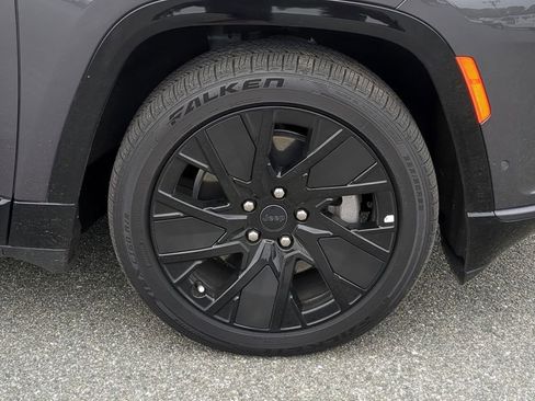 Used 2025 Jeep Wagoneer S Launch Edition image 10