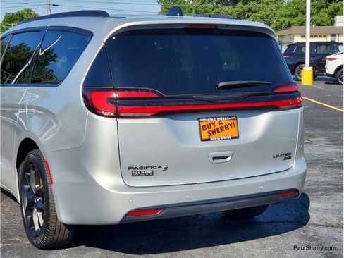 Used 2024 Chrysler Pacifica Limited w/ S Appearance Package AWD/4WD image 15