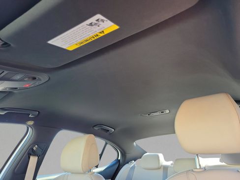 Used 2025 Genesis G70 2.5T image 15