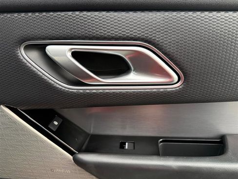 Used 2018 Land Rover Range Rover Velar R-Dynamic SE image 14