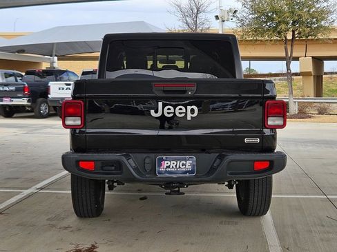Used 2021 Jeep Gladiator Overland image 6
