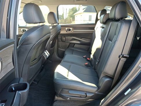 Used 2022 Kia Sorento S image 10