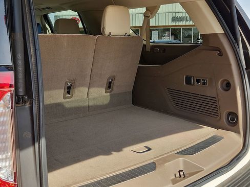Used 2021 GMC Yukon XL Denali w/ Denali Premium Package image 8