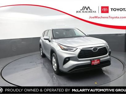 Used 2022 Toyota Highlander LE
