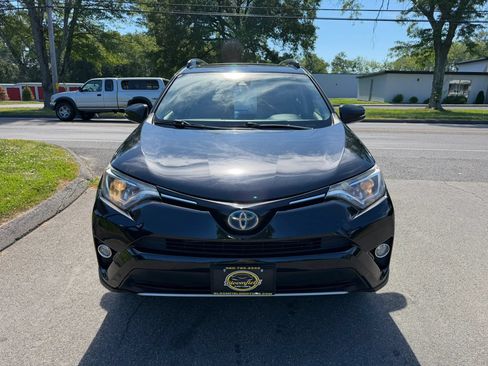 Used 2018 Toyota RAV4 XLE AWD/4WD image 2