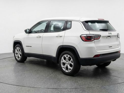 Used 2025 Jeep Compass Latitude AWD/4WD image 6