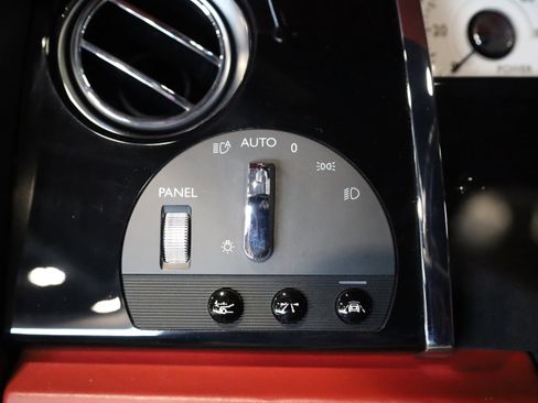 Used 2017 Rolls-Royce Ghost image 19