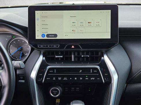 Used 2023 Toyota Venza Nightshade image 12