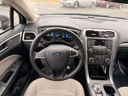 Used 2018 Ford Fusion S image 26