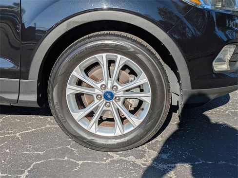 Used 2019 Ford Escape SE image 11