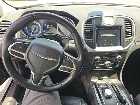 Used 2018 Chrysler 300 Touring L RWD image 11